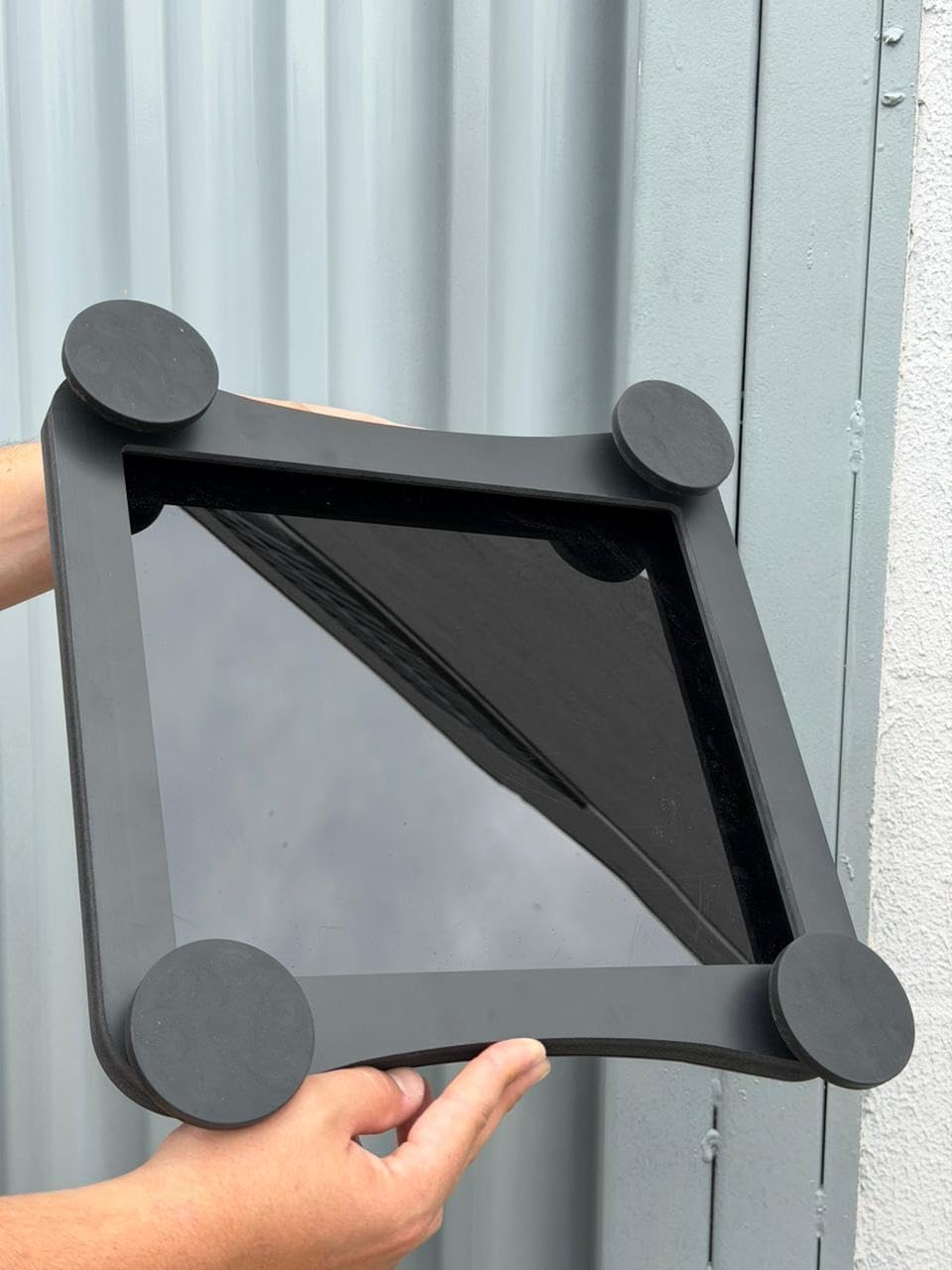 SUPORTE VEICULAR CASE PARA STARLINK MINI GERAÇÃO 4 COM 4 IMÃS NEODIMIO EMBORRACHADO (PRETO) (PRETA)
